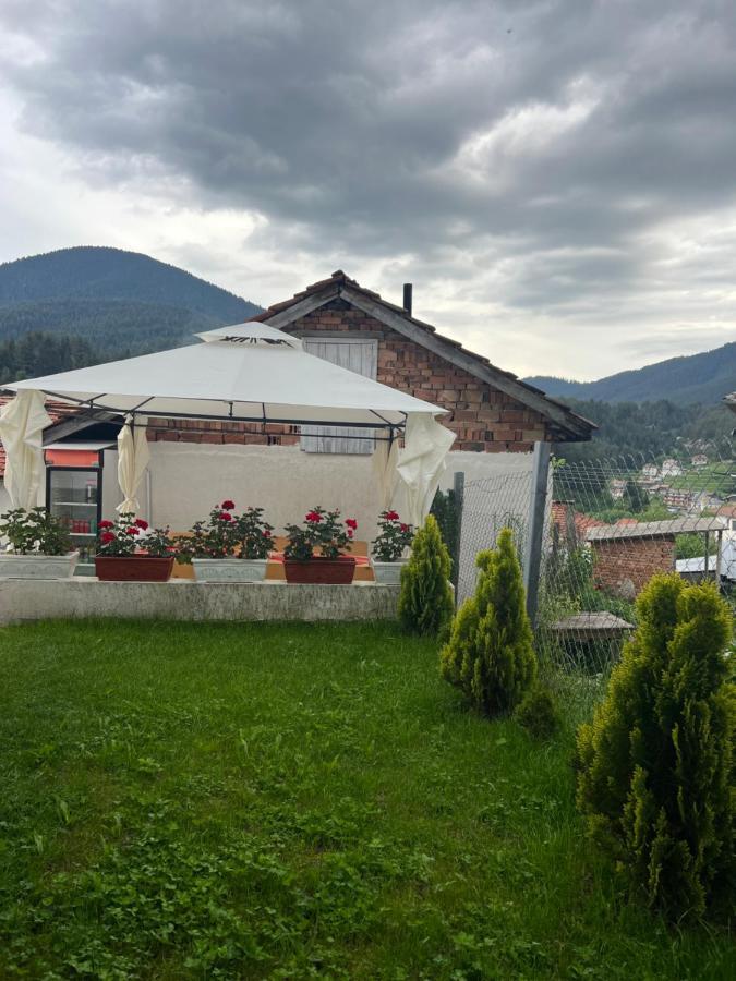 Къща За Гости "Домът На Краси" Yagodina Exterior foto